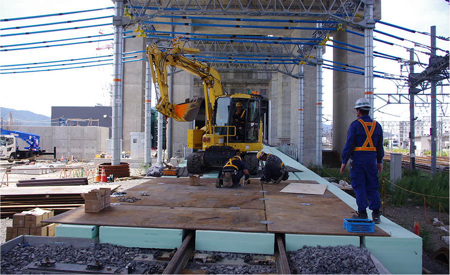 新駅工事の仮設渡線路に採用